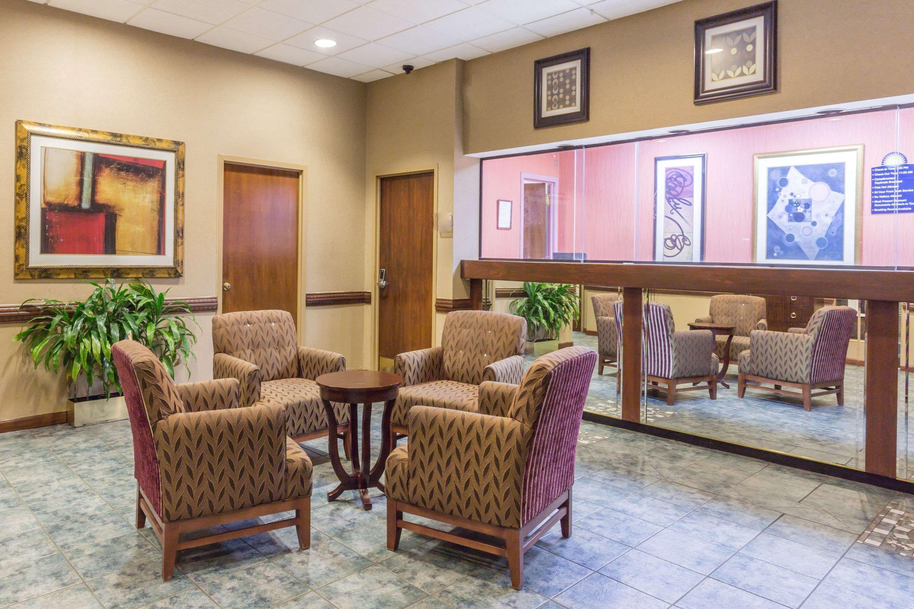 Days Inn By Wyndham Camp Springs Andrews Afb Luaran gambar