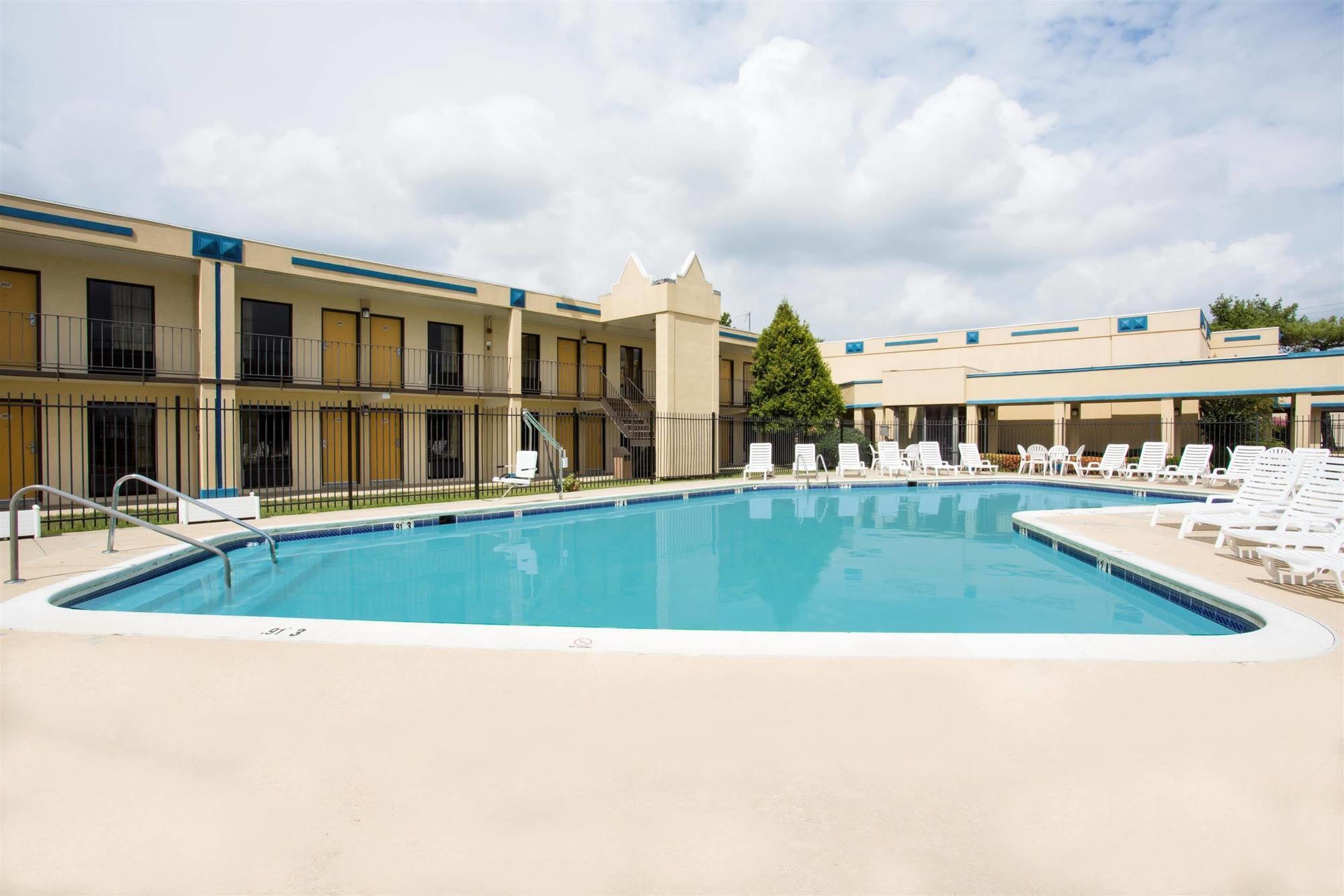 Days Inn By Wyndham Camp Springs Andrews Afb Luaran gambar