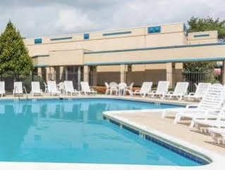 Days Inn By Wyndham Camp Springs Andrews Afb Luaran gambar