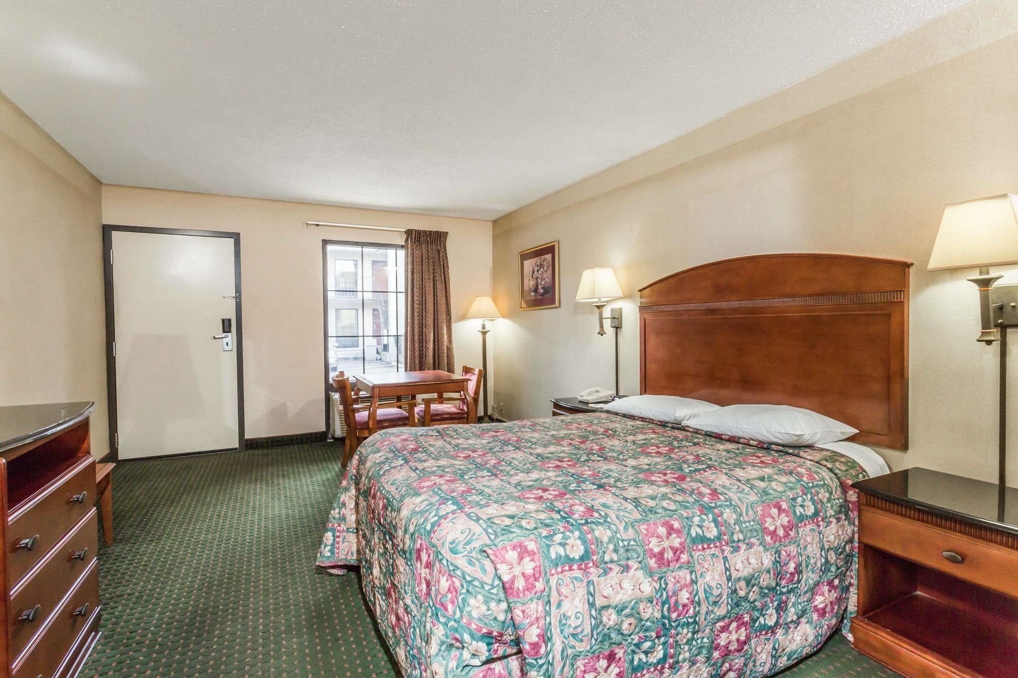 Days Inn By Wyndham Camp Springs Andrews Afb Luaran gambar